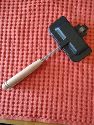 Japanese hot sando maker toaster like new, lightweight for outdoor use