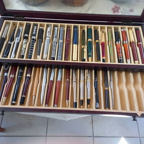Collectible pens set of 36 with wooden case like new
