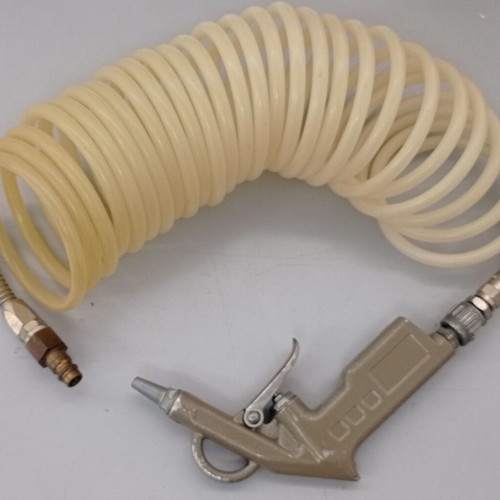 Air gun used with short spiral hose