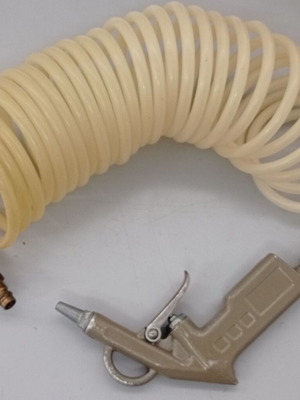 Air gun used with short spiral hose