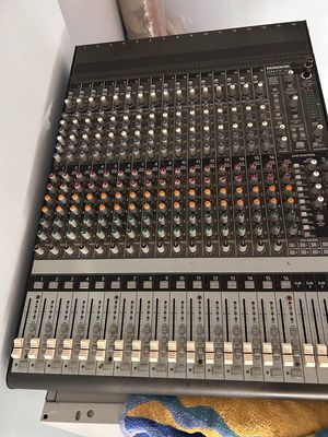 Mackie Onyx 16 mixer like new