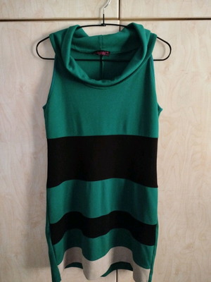 Batida sleeveless dress medium-large like new, black and green