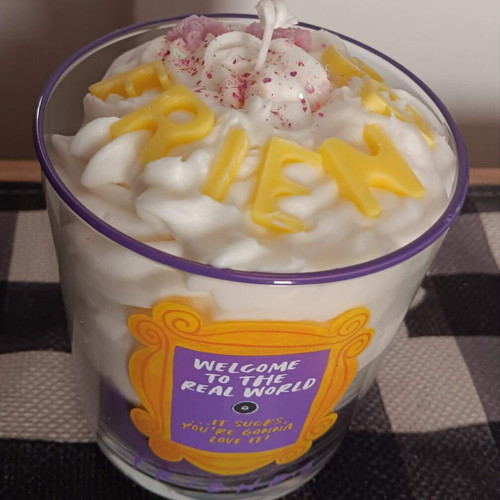 Handmade Friends candle 380 ml with salted caramel scent
