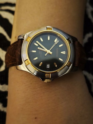 Casio vintage dress watch 36 mm with leather strap and 100m water resistance