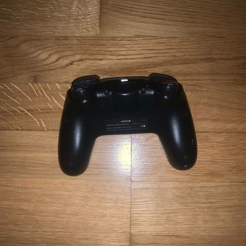 PS4 controller used, with non-working L1 and R1 buttons