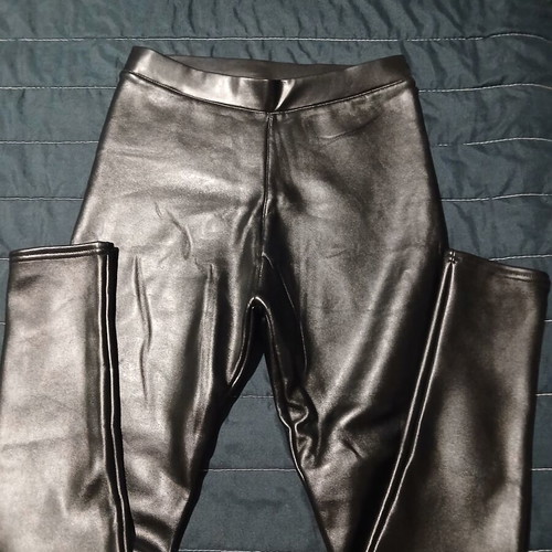 Leather-look leggings with winter lining, black