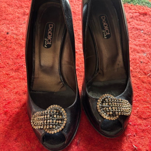 Peep toe pumps used, black with gold heel size 37