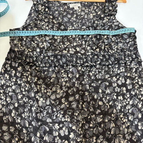 Floral sleeveless blouse like new, size 14 fits 12, white and gray