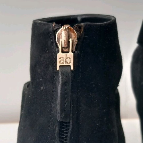 Alessandro B black suede pumps size 37 like new, handmade