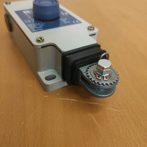Telemecanique Sensors XY2-CH safety switch with cable pull new