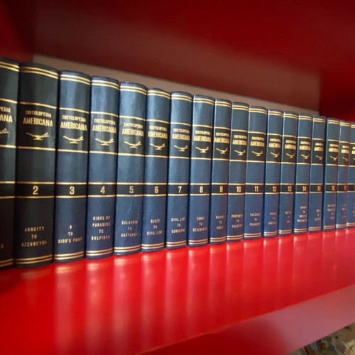 The Encyclopedia Americana 30-volume set like new, hardcover, English