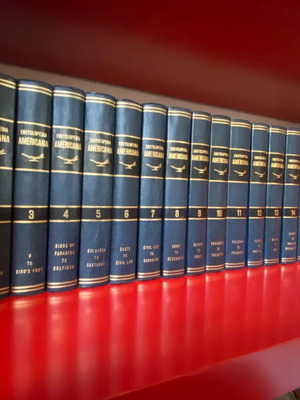 The Encyclopedia Americana 30-volume set like new, hardcover, English