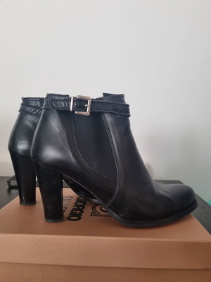 Μποτάκι New Matic δερμάτινο μεταχειρισμένο, νούμερο 41, μαύρο