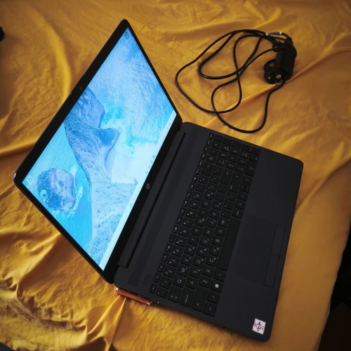 HP 255 G8 laptop like new, AMD Athlon Gold 3150U, 8GB DDR4, 256GB NVME SSD