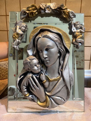 Mirror frame with 3D Virgin Mary, like new, gypsum and mirror 37×28 cm