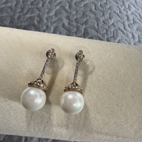 Earrings with pearls and rhinestones like new, gold tone