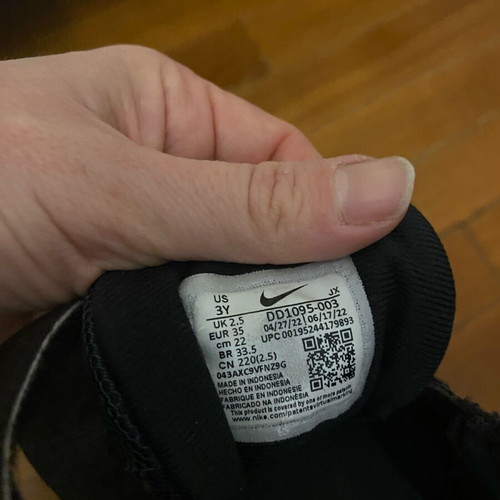 Nike athletic kids shoes used, size 35, black-white