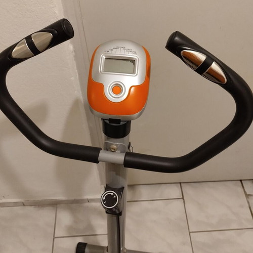 Stationary Exercise Bike like new with computer tracking time speed distance calories and pulse
