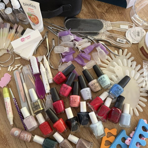 Nail equipment set