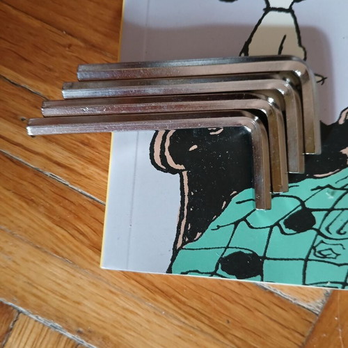 Keys new and unused