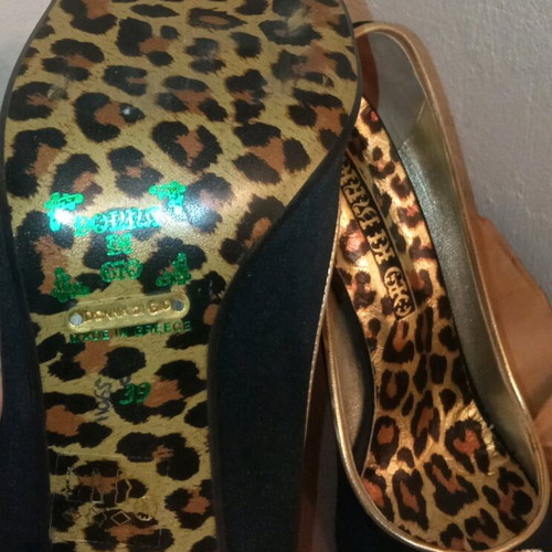 Peep Toe Donna Di Gio new, size 39, satin with gold details and rhinestones
