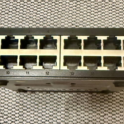 Linksys SD216 network switch used, 16-port 10/100 Ethernet