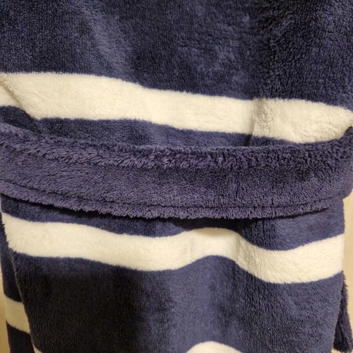 H & M children's bathrobe like new, age 6-8 years