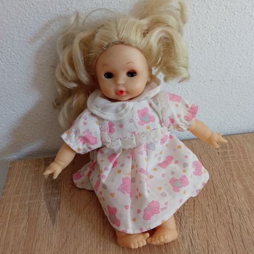 Hasbro vintage doll used, needs repair