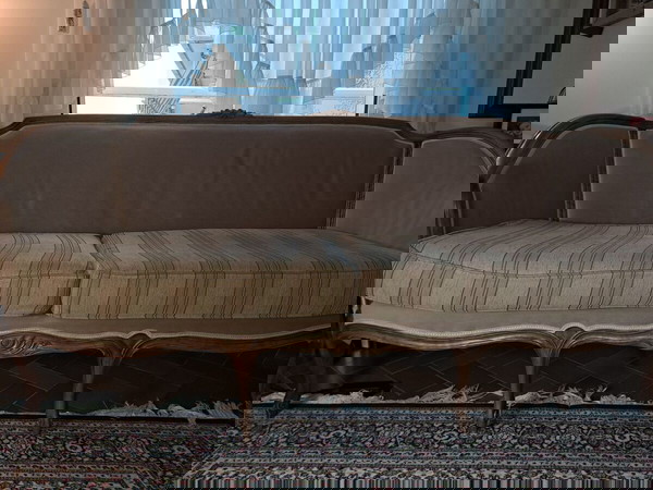 Έπιπλα σαλονιού