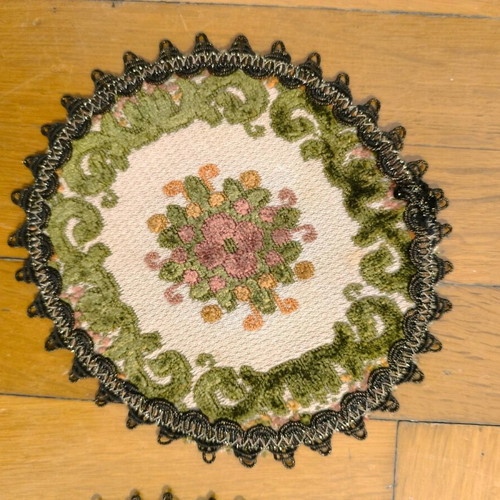 Velour Table Runner Set like new