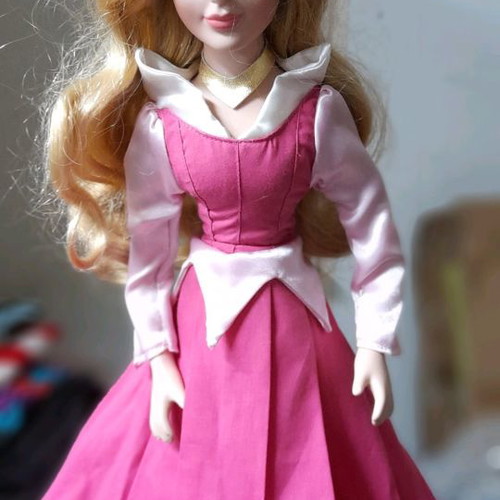 Aurora porcelain doll 40 cm used, Disney with stand