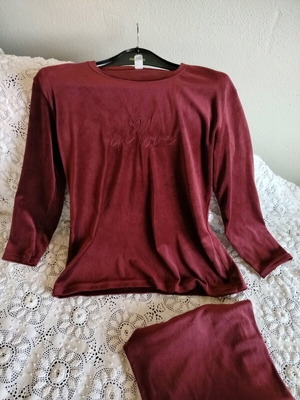 Βελούδινες γυναικείες πυτζάμες σαν καινούργιες, μπορντώ, μεγέθη L-XL