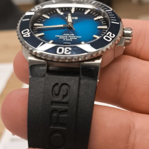 Oris Aquis Date Calibre 400 Automatic watch like new
