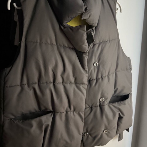 Axel Small sleeveless jacket like new, comfortable fit