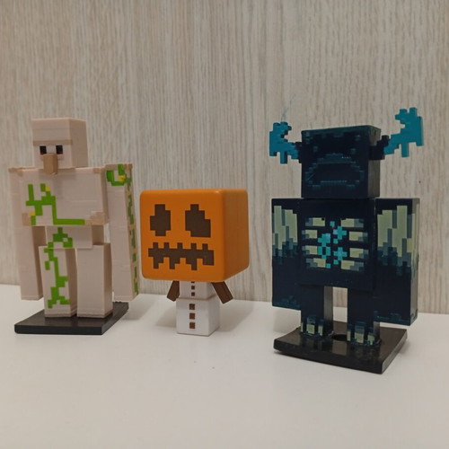 Minecraft Toppeez Warden 3D Figure Set used