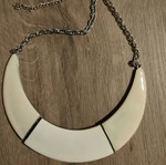 Necklace like new, beige