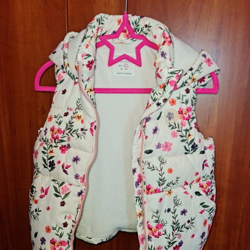 Zara baby sleeveless jacket 2-3 years like new, white floral