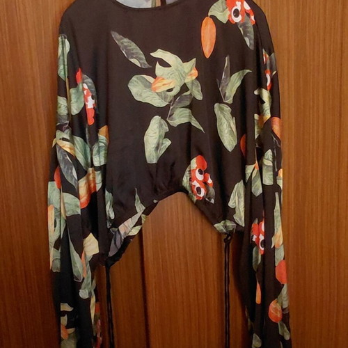 Zini women's colorful crop blouse, size M