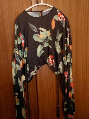 Zini women's colorful crop blouse, size M