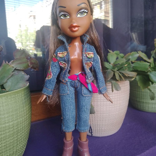 Bratz Sasha doll used with original Yasmin outfit