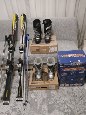 Salomon ski set new with 2 pairs of skis, 2 pairs of boots, 4 poles, 2 roof bars and goggles