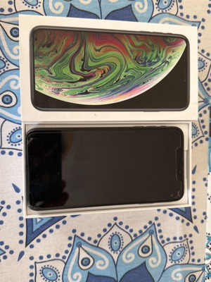 iPhone 10xs Max 64GB like new, original headphones included