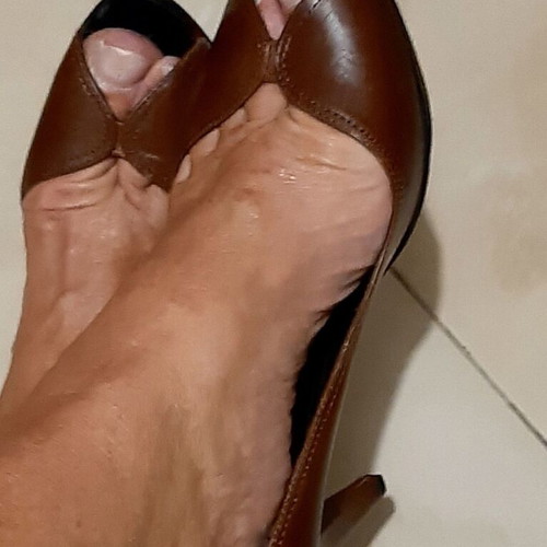 Highhills Zara peep toe brown leather pumps size 39 used
