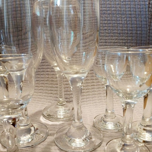 Glass stemware set of 8 like new
