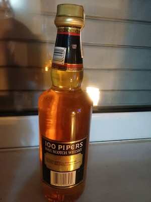 Seagram's 100 Pipers Scotch Whisky new