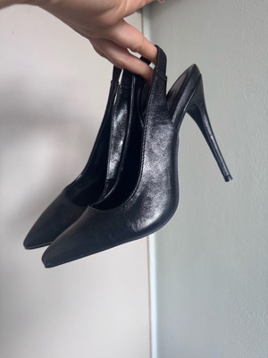 Migato leather pumps new, size 37, black
