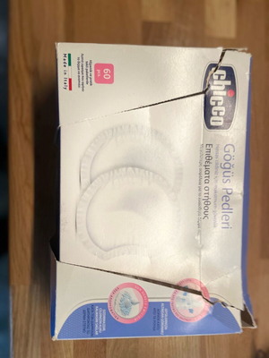 ChiccoBreast Pads White like new, about 55+ pcs