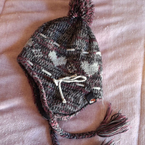 Knit hat like new very warm with lining