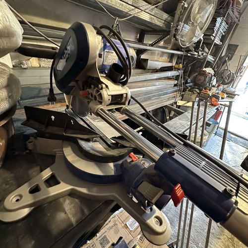 Metabo KGS305 miter saw like new with wood and aluminum blades