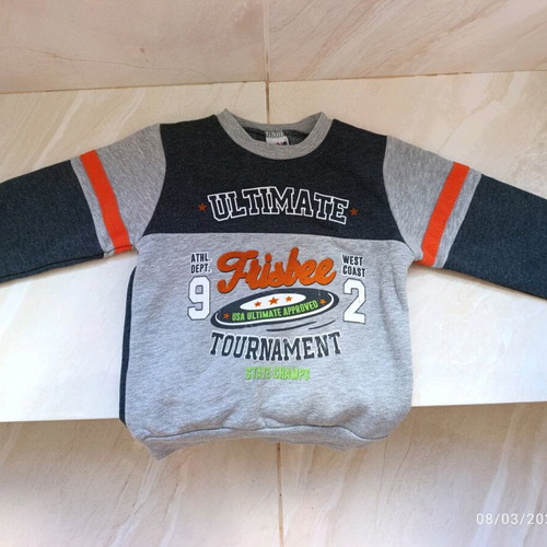 Boys' clothing set like new, jacket, sleeping bag, sweatshirts 3-4 years